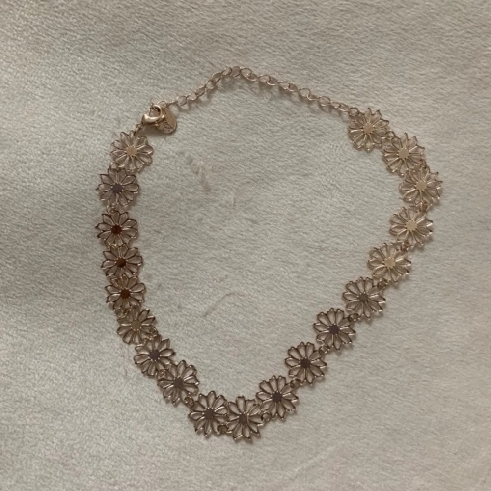 Forever 21 Flower Necklace